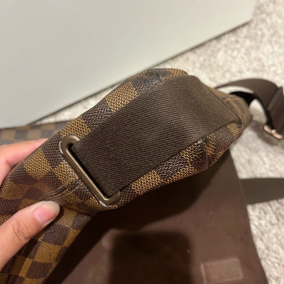 LOUIS VUITTON
Damier Ebene Brooklyn MM - Picture 3 of 12